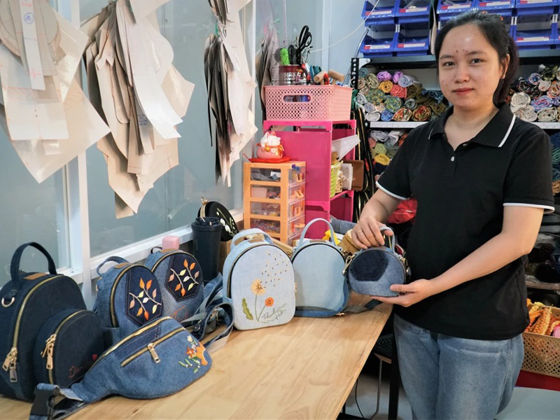 bien-hoa-chiec-tui-xach-cu-thanh-moi-don-gian