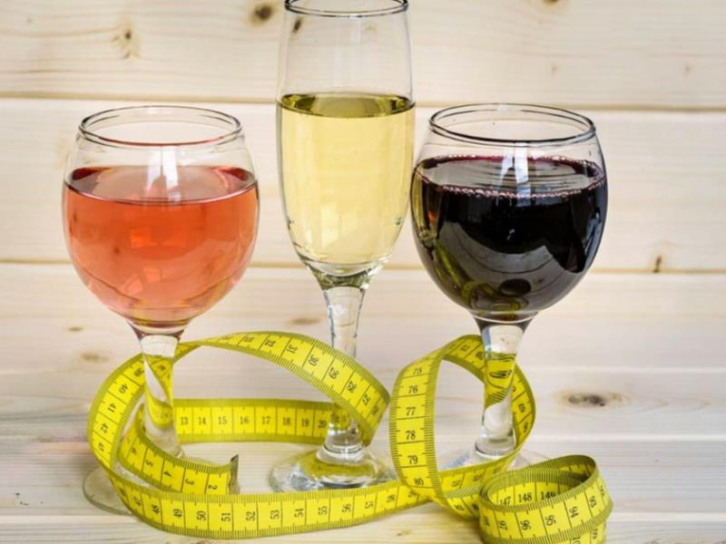 ngo-ngang-voi-cong-dung-giam-can-cua-ruou-vang